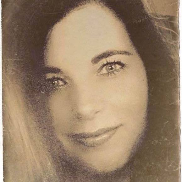 Meet your Posher, Joelle - Picture 1 of 1